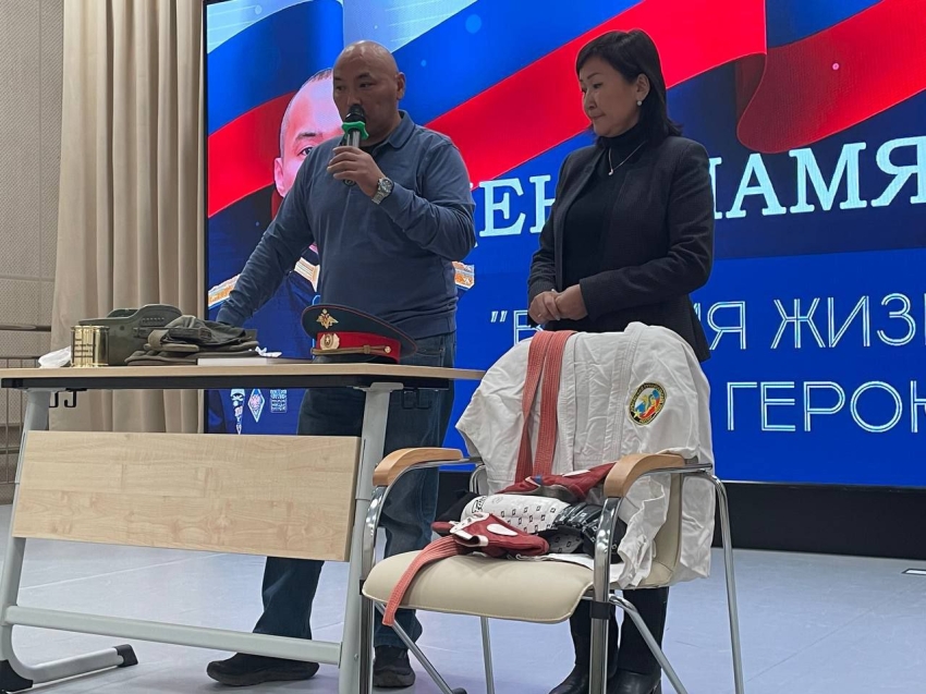 ​Урок мужества в день рождения Героя России Эдуарда Норполова прошел в Агинской средней школе №5